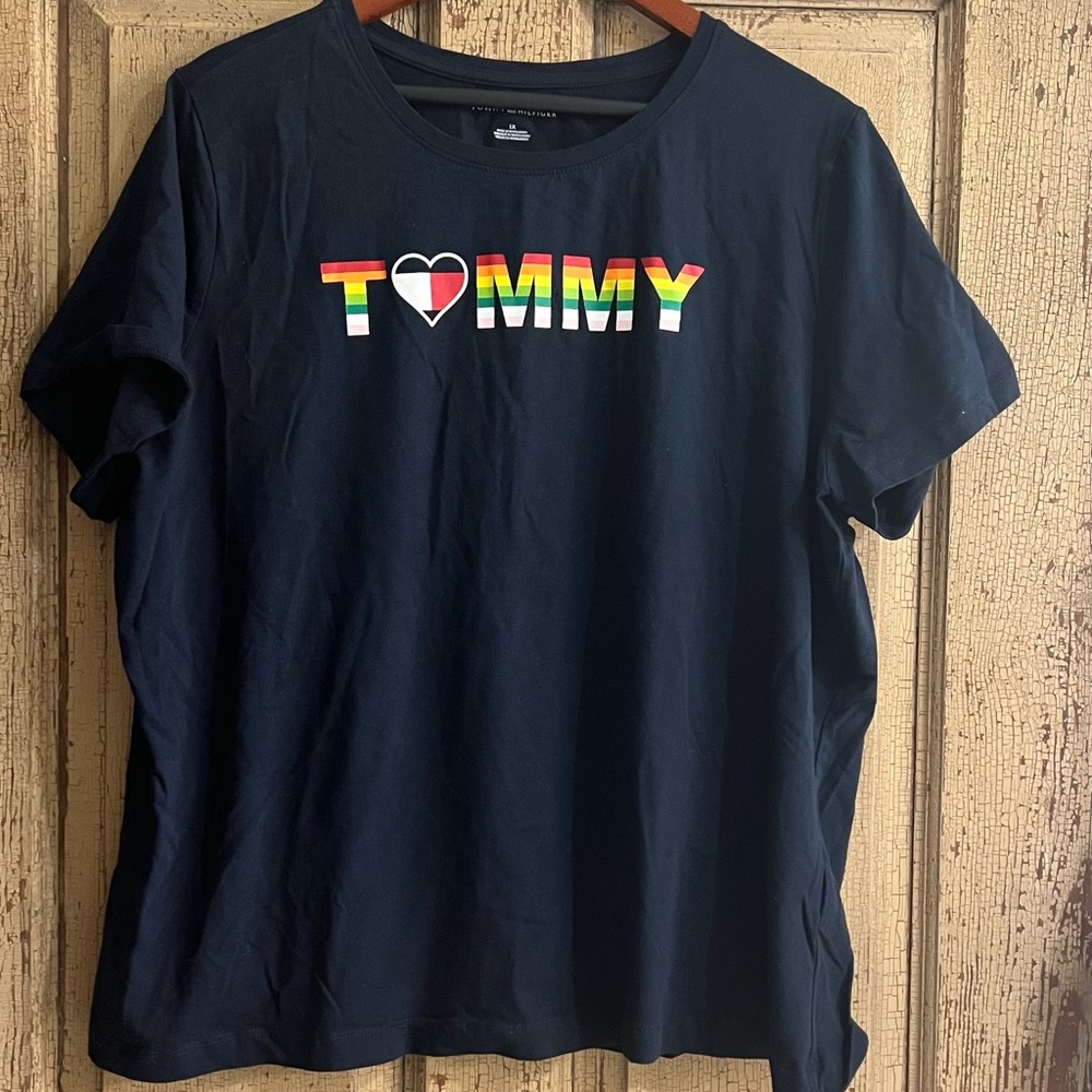 Tommy Hilfiger “TOMMY” Vintage Tee Shirt. 1X Rainbow